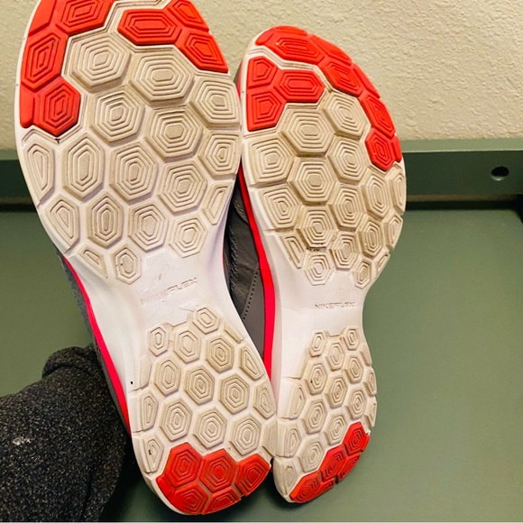 ⭐️ Nike Training Flex Pink & Gray Athletic shoes Ladies Size 10.5 - Picture 5 of 6